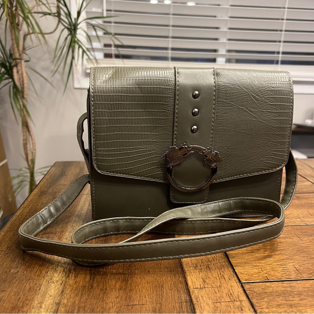Green crossbody bag